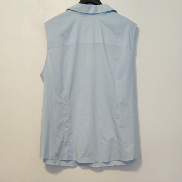 Foxcroft Blue Sleeveless Button Down Shirt - Picture 2 of 10